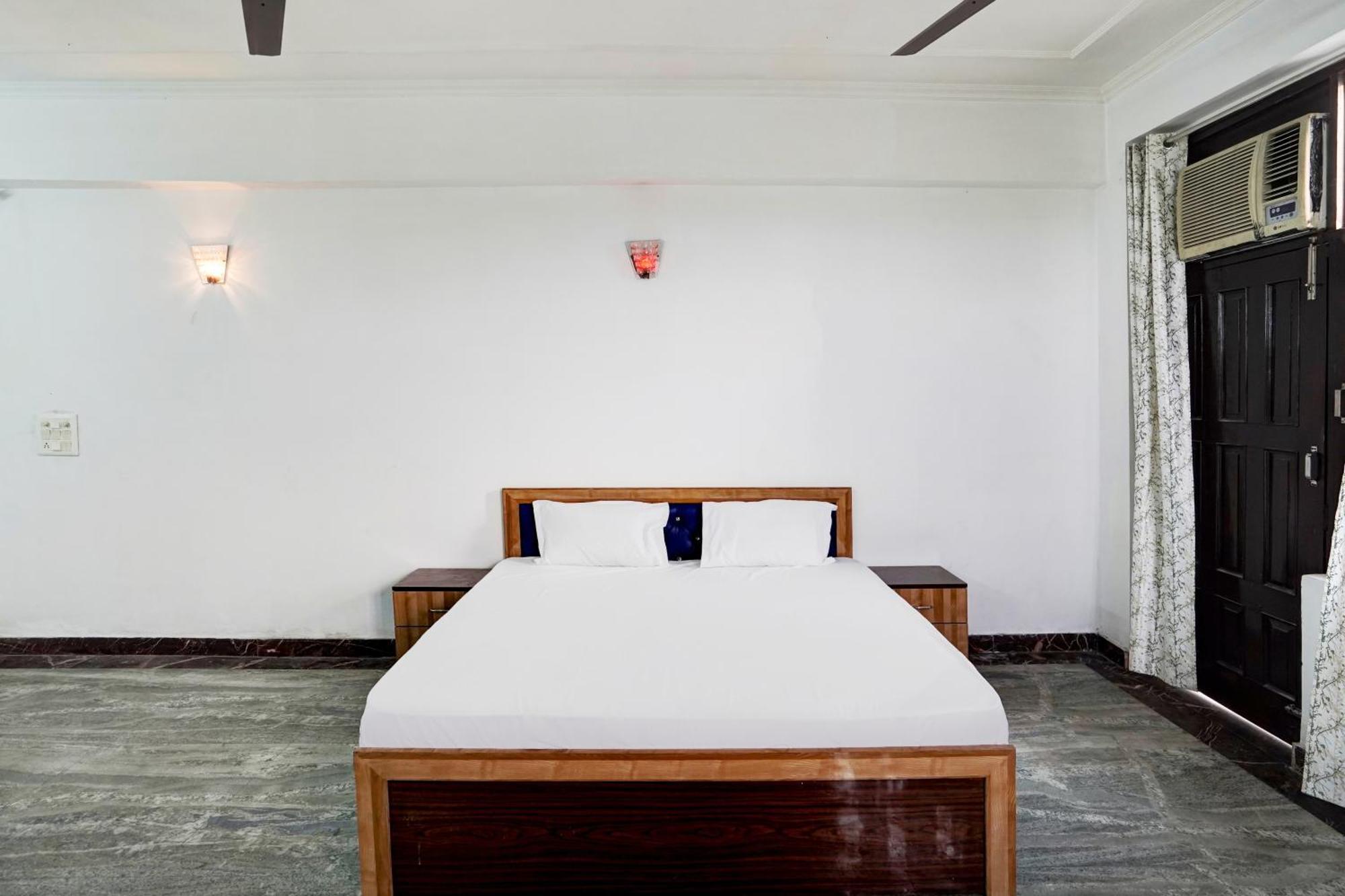 Hotel O Radisson Red Hotel & Restaurant Газиабад Экстерьер фото